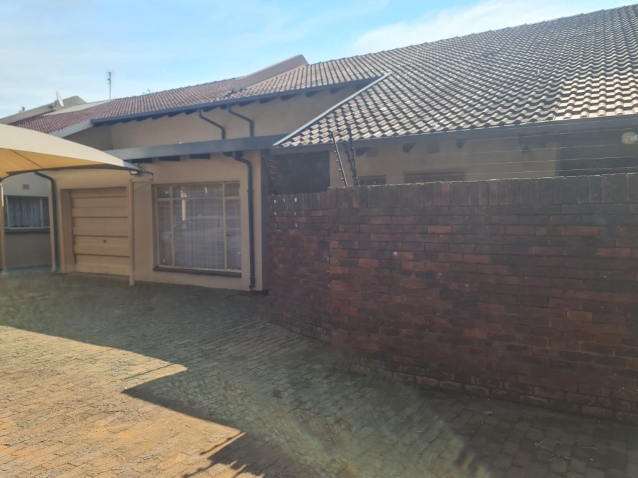 4 Bedroom Property for Sale in Protea Park North West